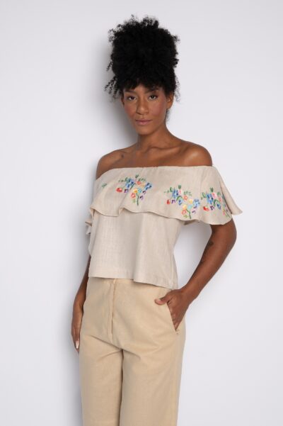 Bata com babado e bordado floral ombro a ombro Bege - Janiele