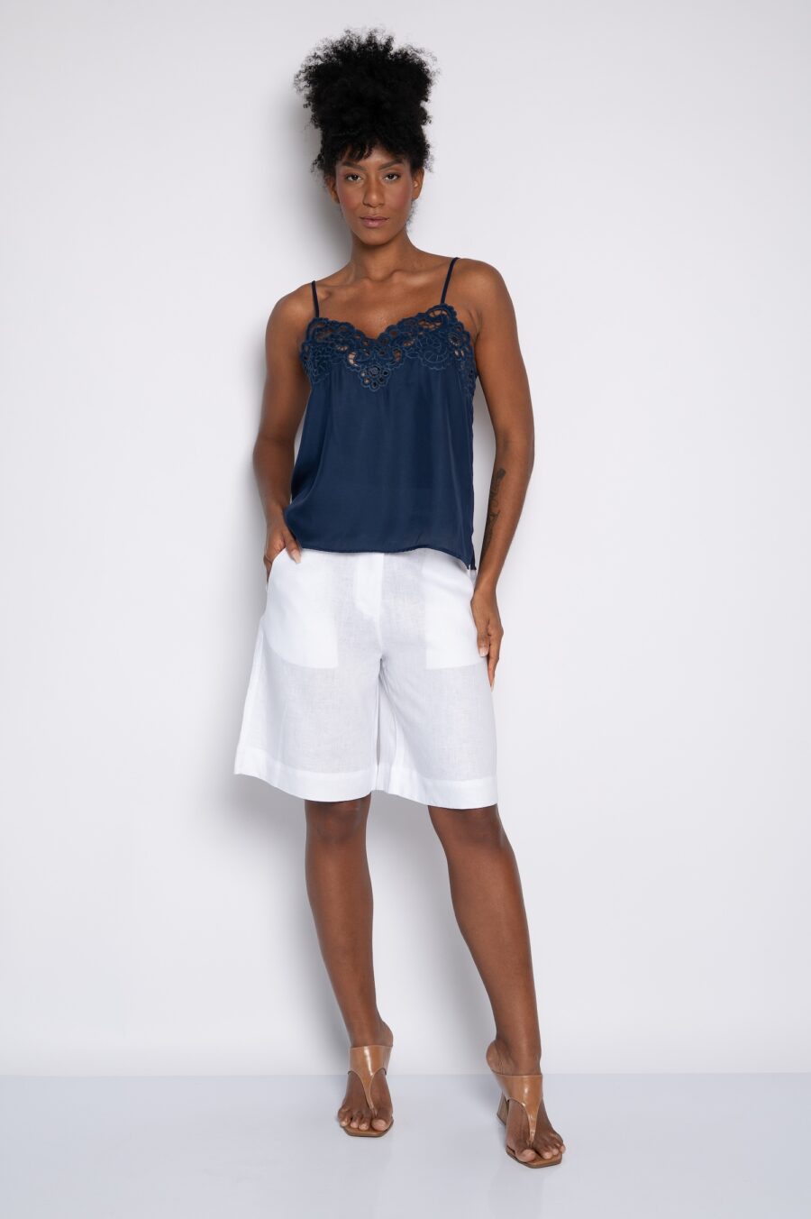 Blusa de Alças Finas com Bordado Delicado Azul - Natalia - Imagem 2