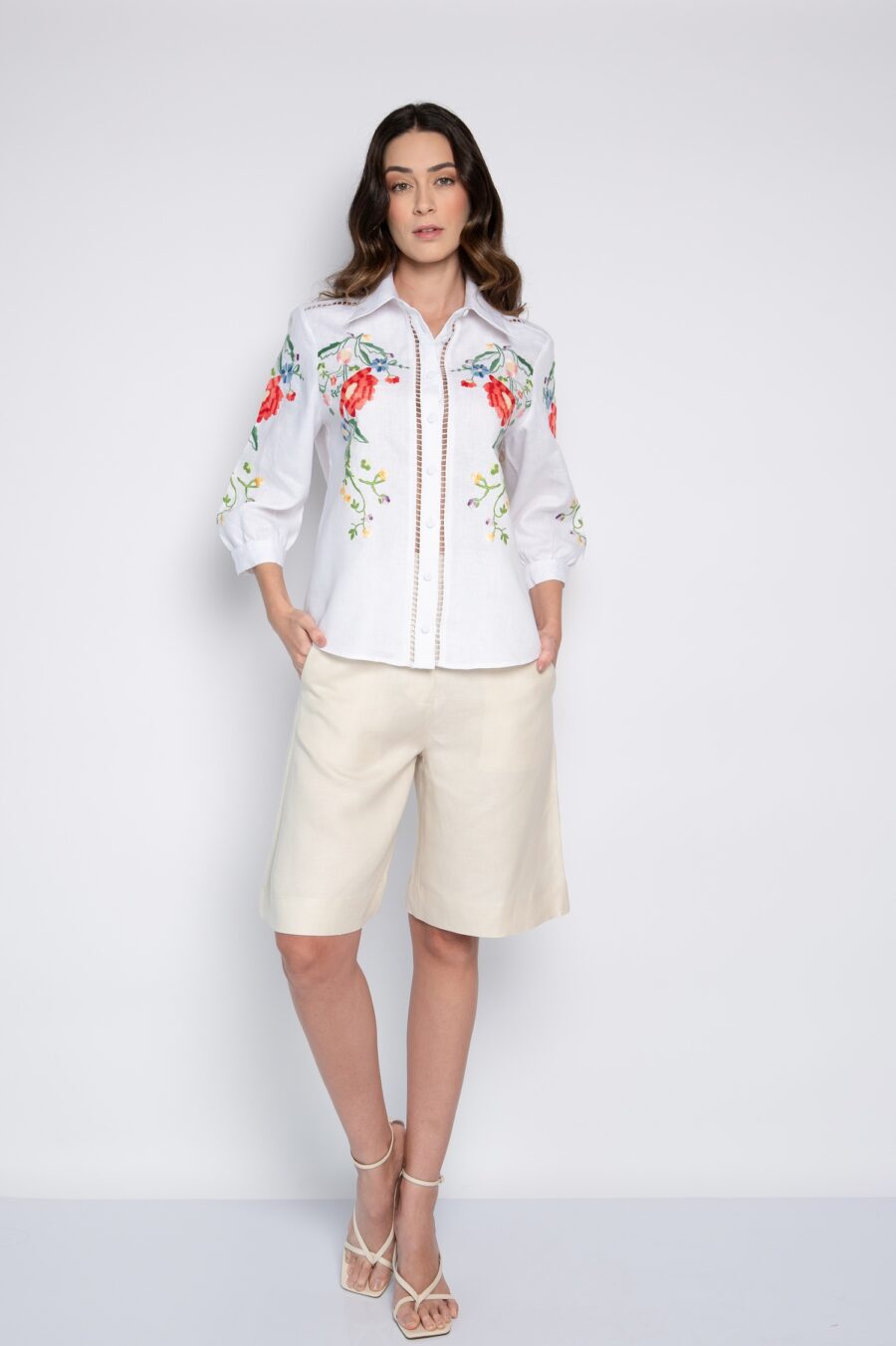Camisa 100% algodão Bordada com Mini Florais Branca - Rubi - Imagem 2