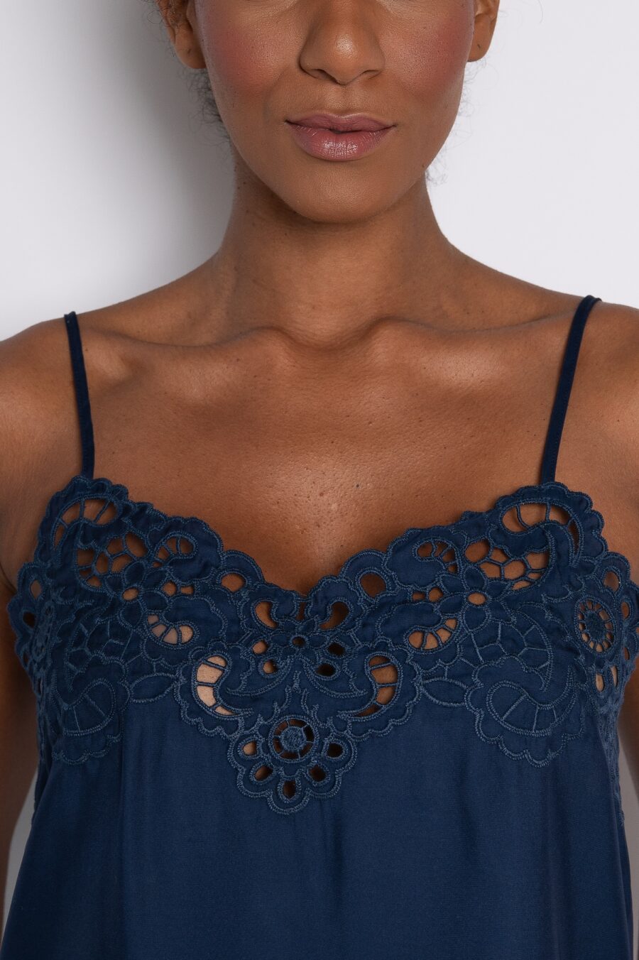 Blusa de Alças Finas com Bordado Delicado Azul - Natalia - Imagem 4