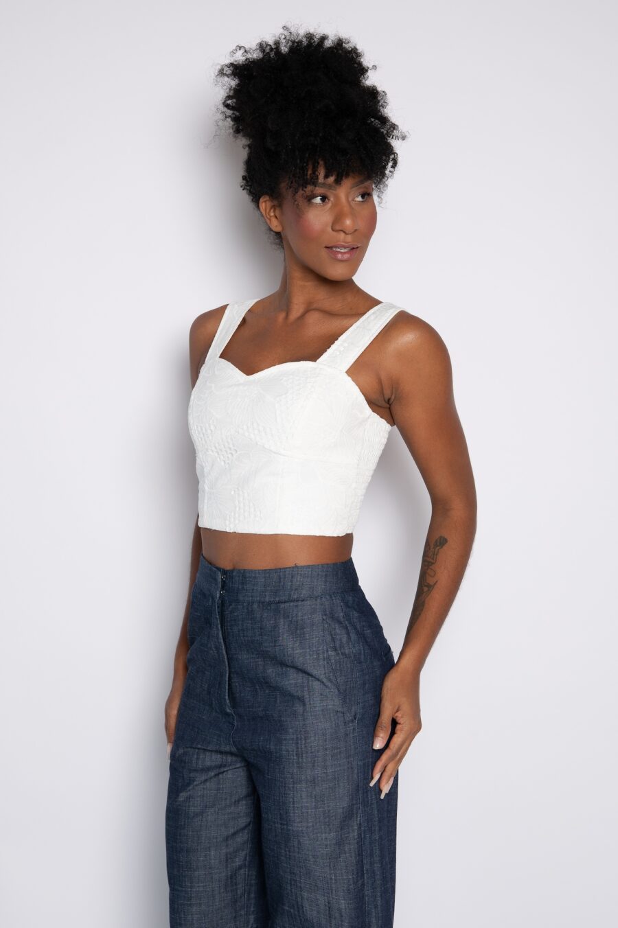 Top Bordado Com Alça e Zíper Off White - Mia
