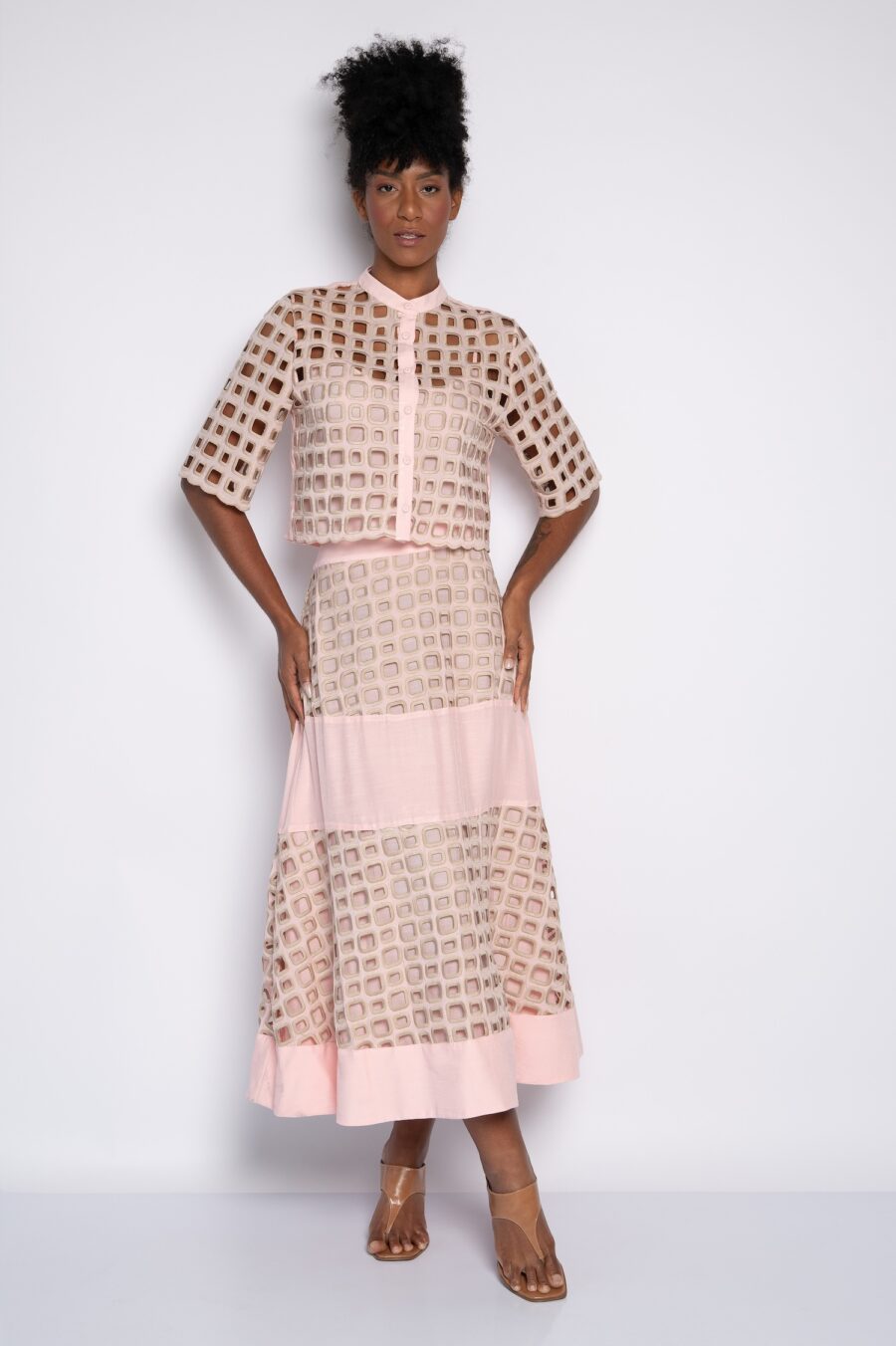 Camisa cropped bordada com gola mandarim rosa doce - Angélica - Imagem 2