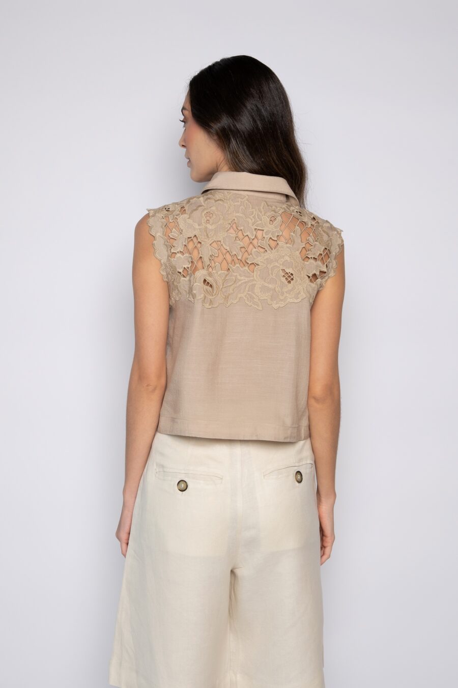 Camisa cropped bordada com nervura caqui - Claudia - Imagem 5