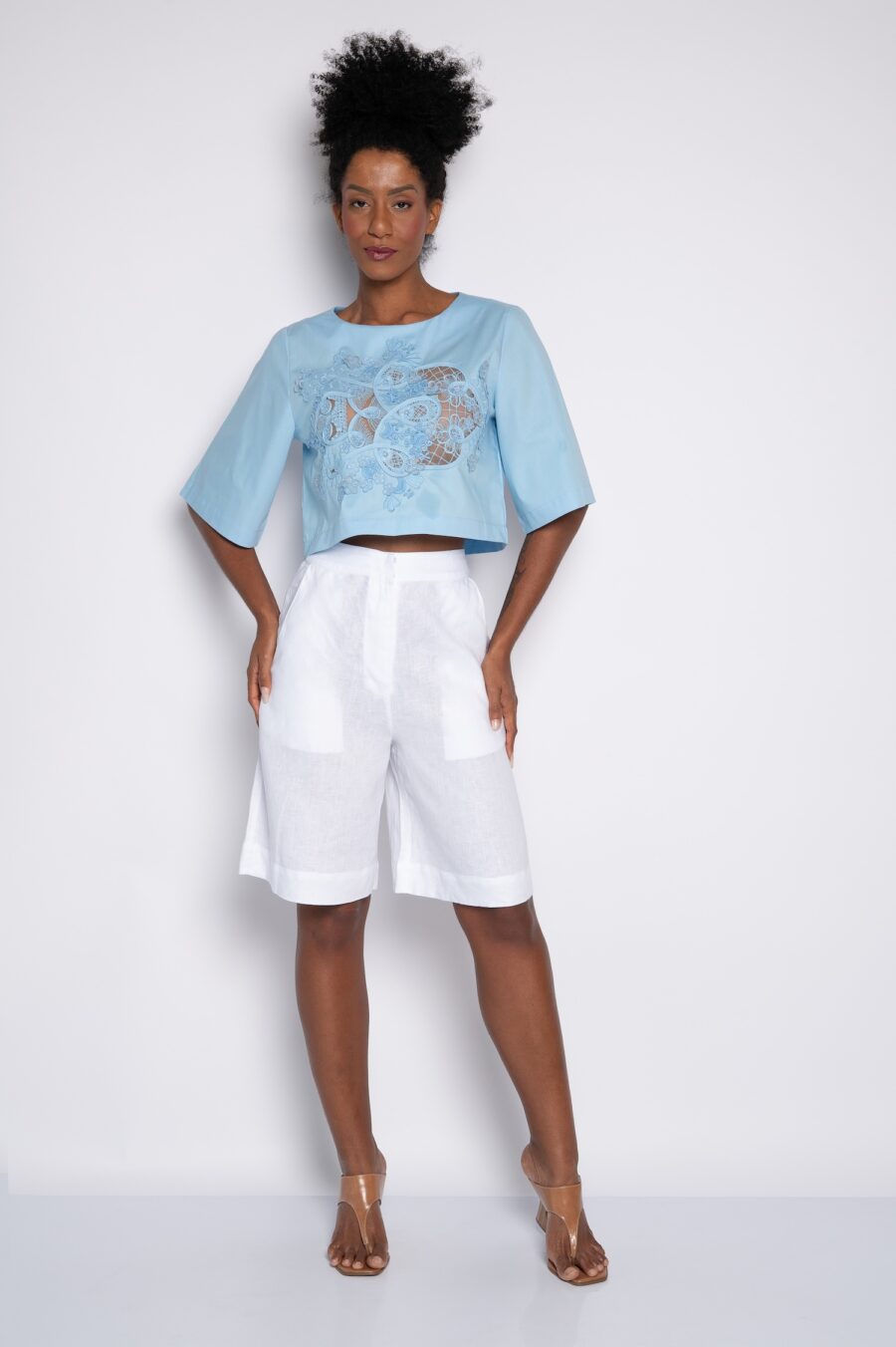 Blusa Cropped Bordada azul - Amora - Imagem 2