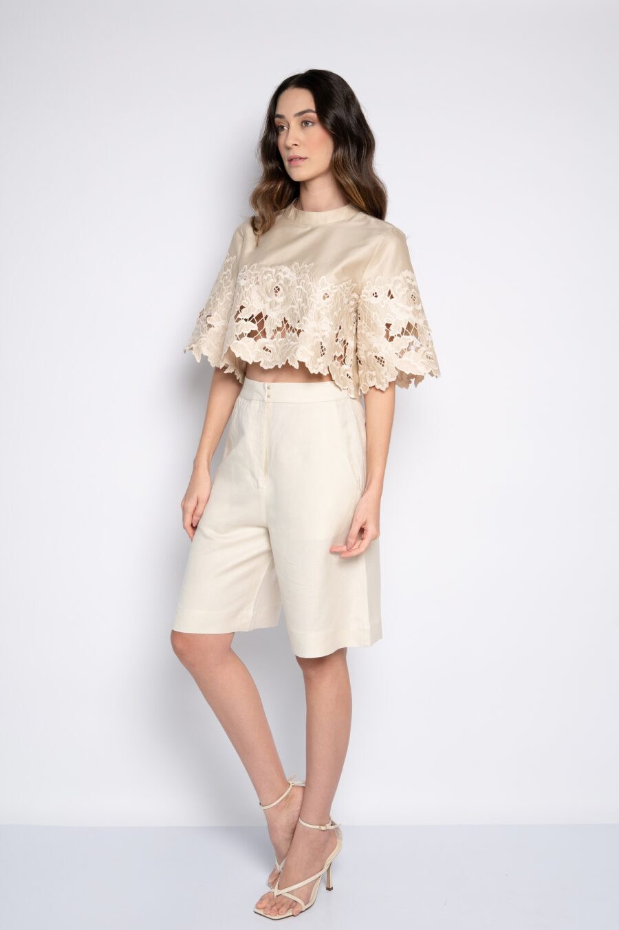 Blusa Cropped Bordada Bege - Carla - Imagem 3