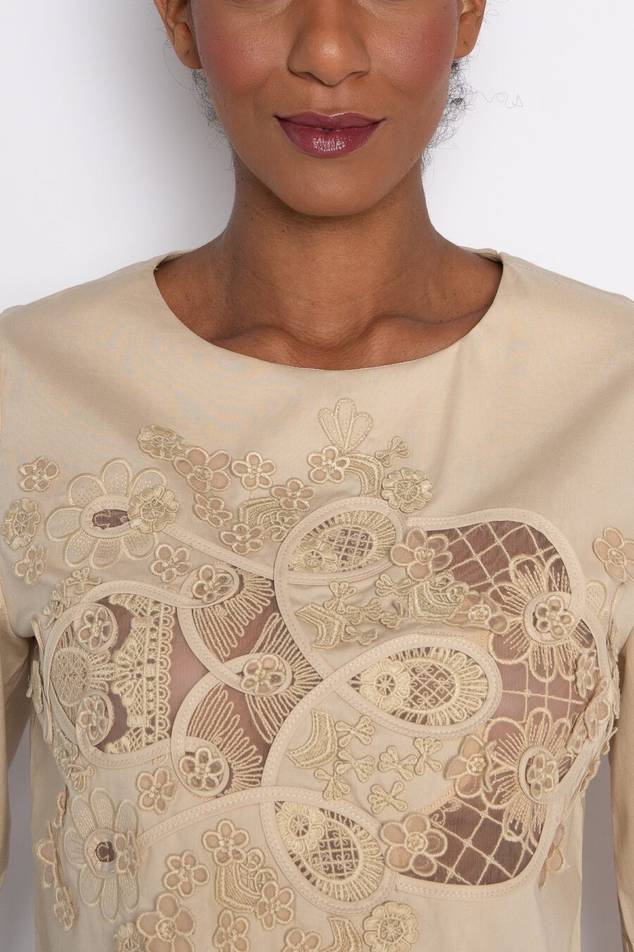 Blusa Cropped Bordada caqui - Amora - Imagem 4