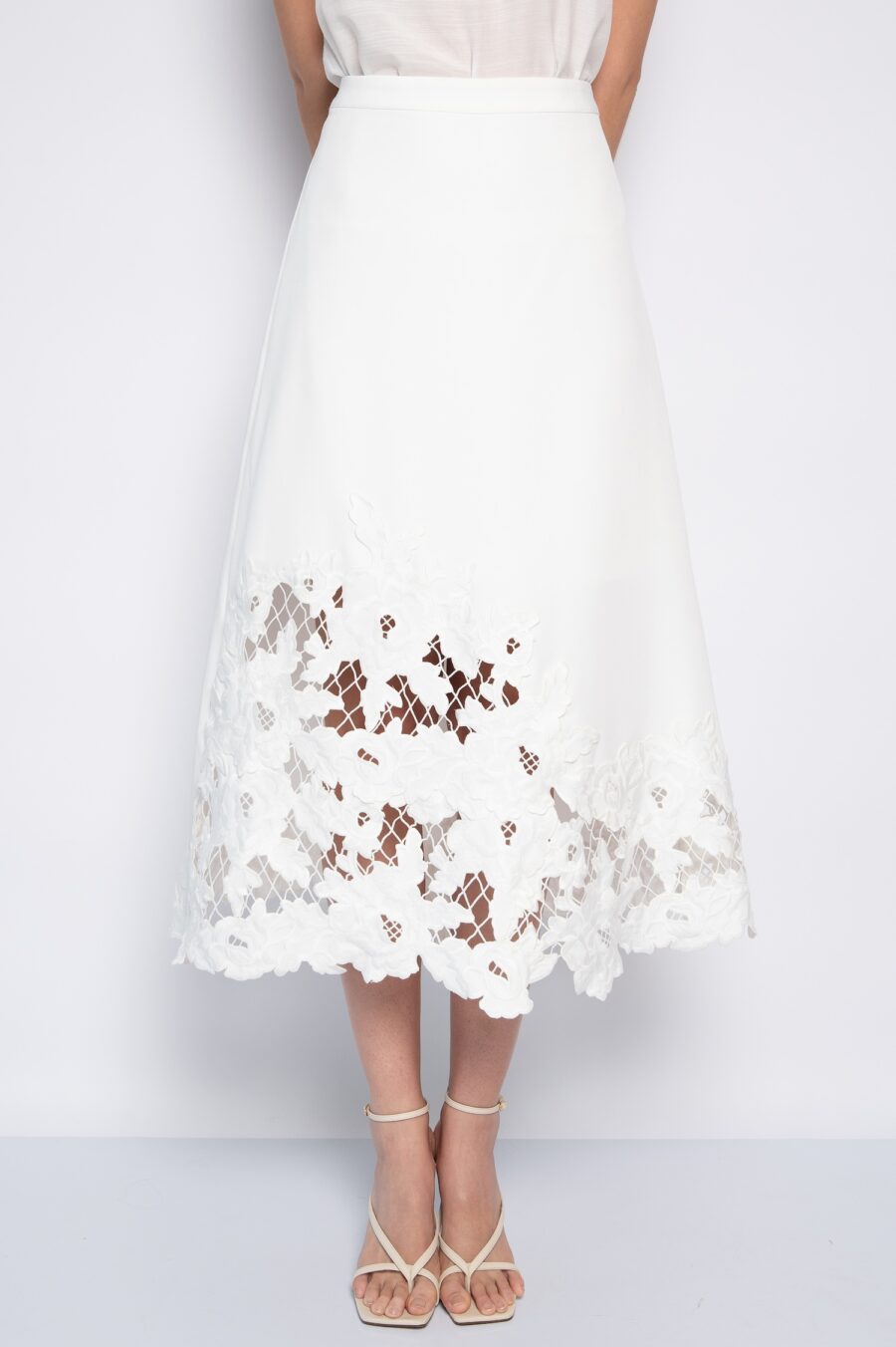 Saia Midi Com Barra Bordada Off White - Sarita - Imagem 4