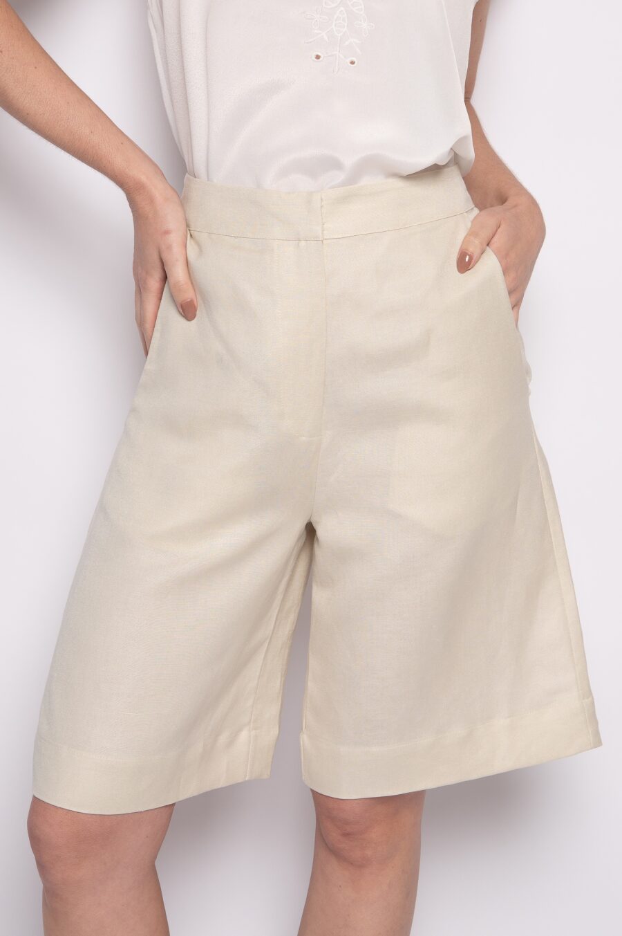 Bermuda com Bolsos Bege - Mirely - Imagem 3