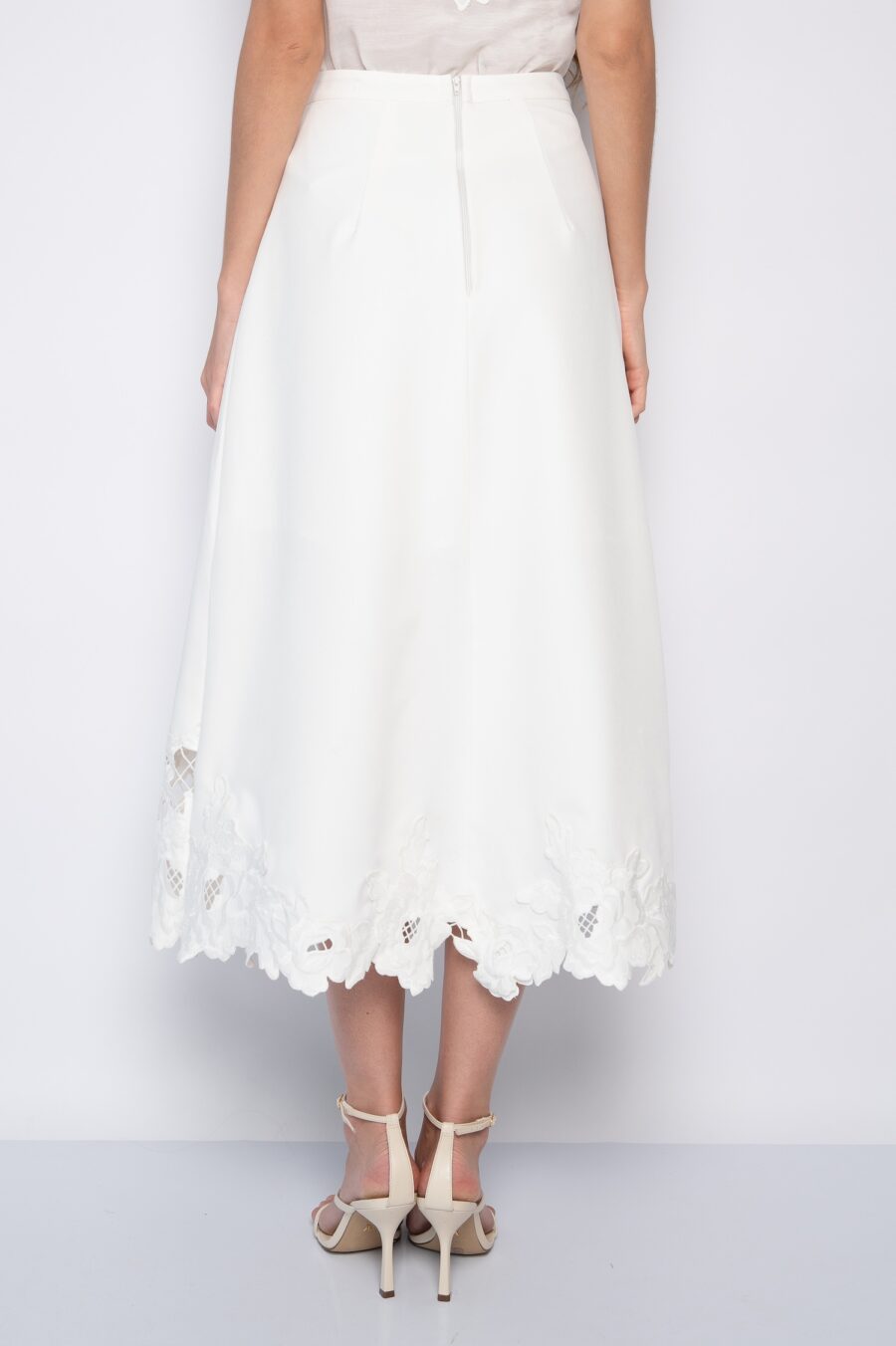 Saia Midi Com Barra Bordada Off White - Sarita - Imagem 5