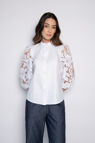 Camisa com Mangas Bordadas e Nervuras Frontais Branca - Zilda