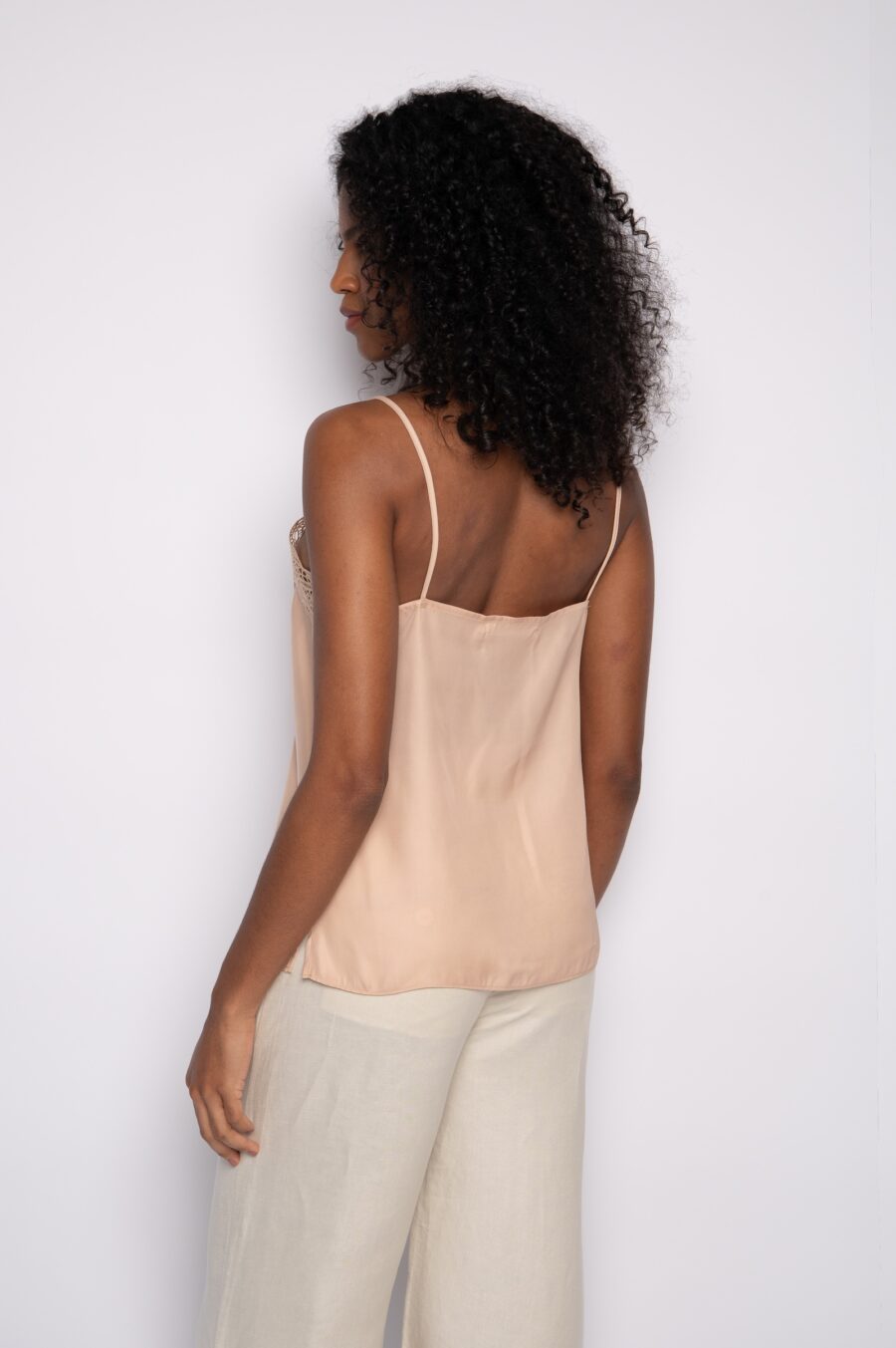 Blusa de Alças Finas com Bordado Delicado Nude - Nivia - Imagem 5
