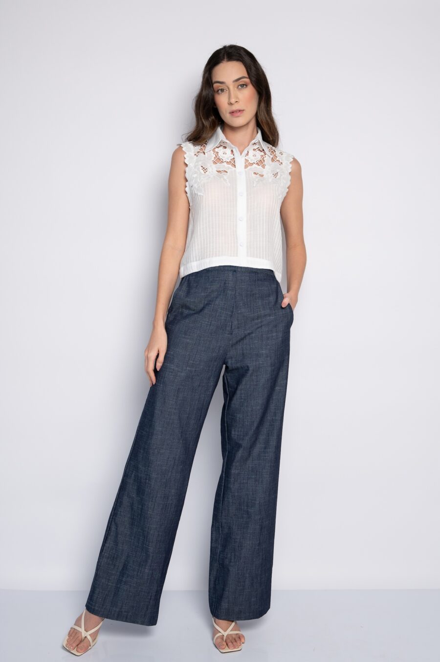 Camisa cropped bordada com nervura off white - Claudia - Imagem 2