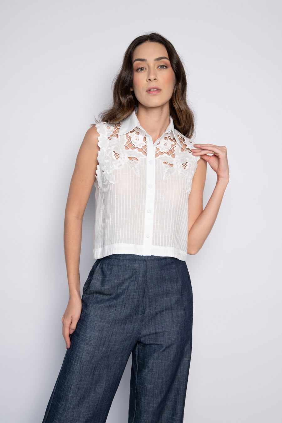 Camisa cropped bordada com nervura off white - Claudia