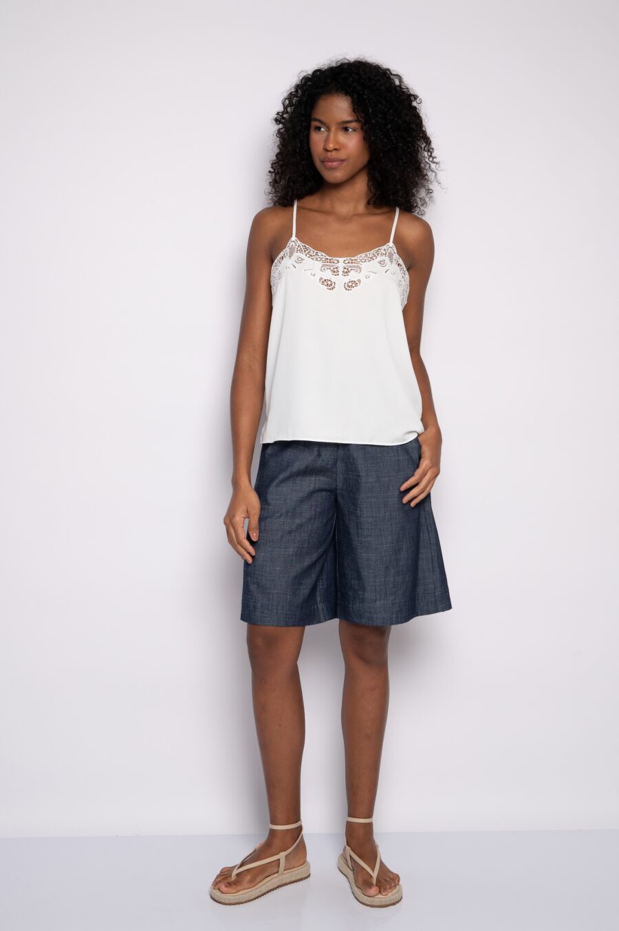Blusa de Alças Finas com Bordado Delicado Off White - Nivia - Imagem 2
