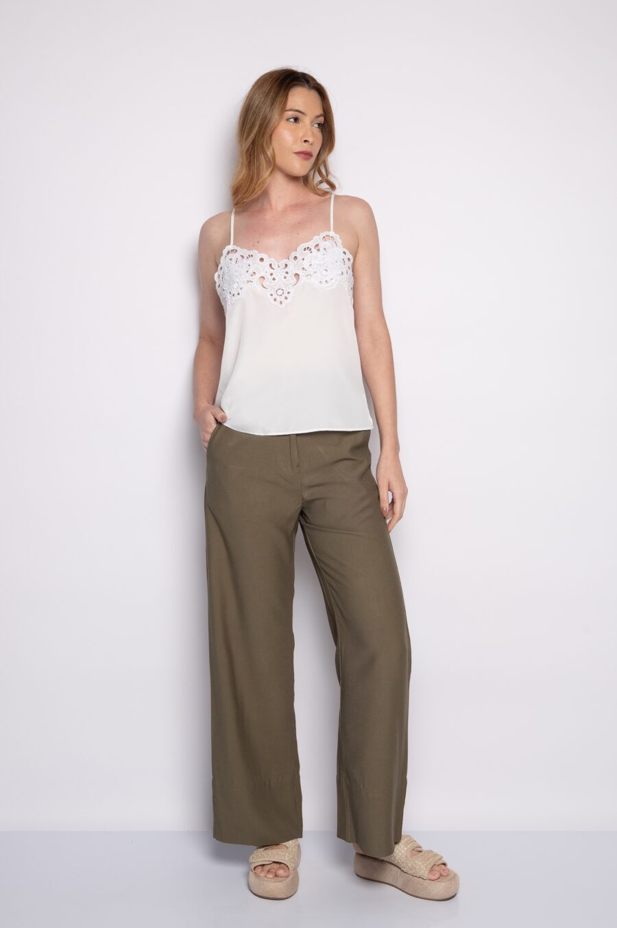 Blusa de Alças Finas com Bordado Delicado Off White - Natalia - Imagem 2