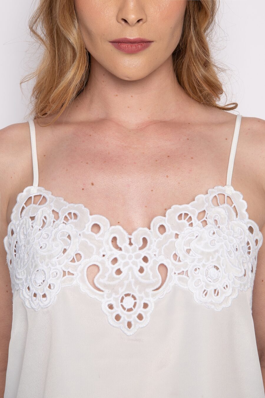 Blusa de Alças Finas com Bordado Delicado Off White - Natalia - Imagem 4