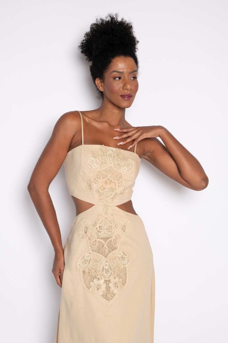 Vestido Longo com Bordado 3d Bege - Kátia - Imagem 3