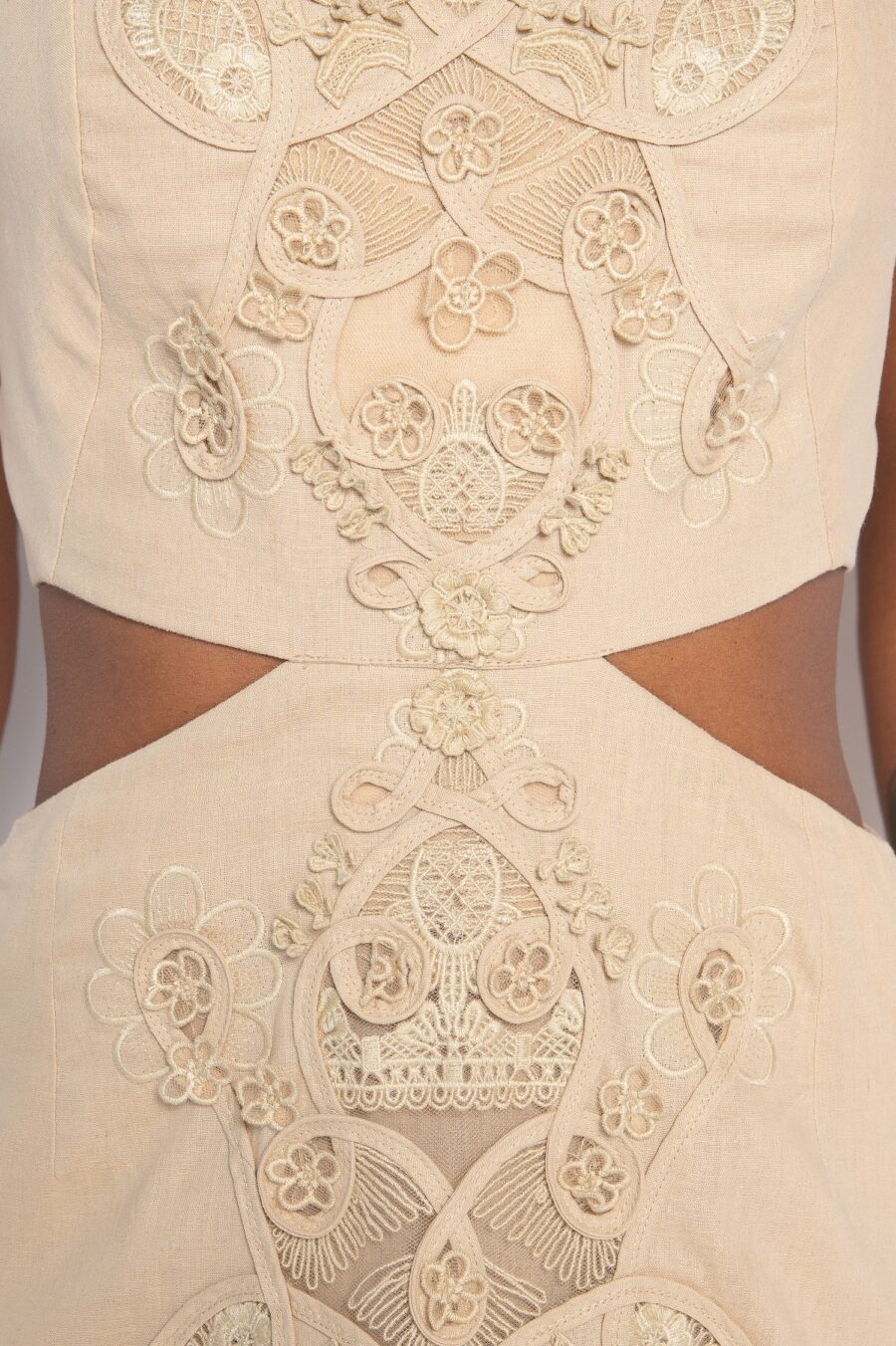 Vestido Longo com Bordado 3d Bege - Kátia - Imagem 4