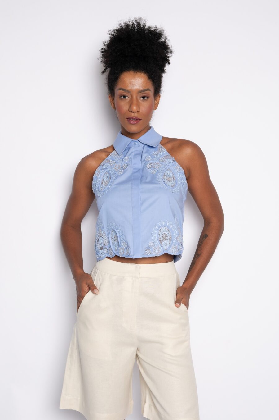 Camisa Cropped com bordado 3d azul - Cris