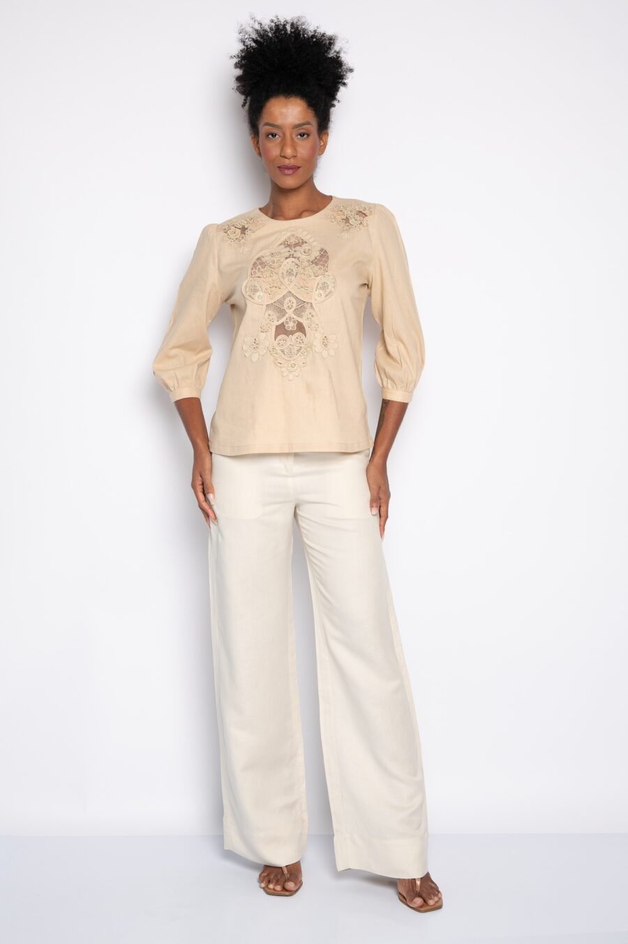 Blusa com bordado 3d bege - Rosa - Imagem 2