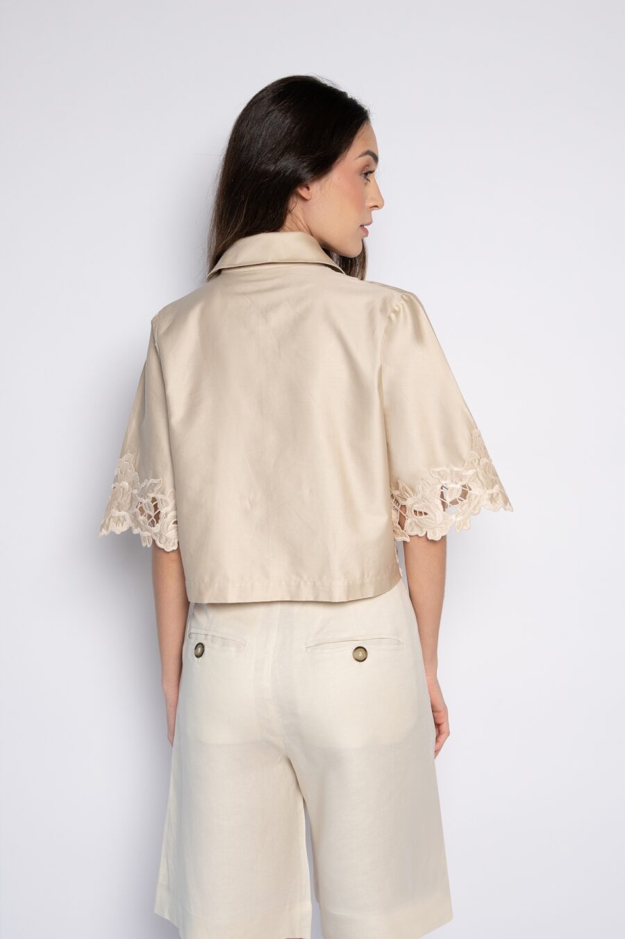Blusa Cropped Bordada Com Gola Bege - Aline - Imagem 5