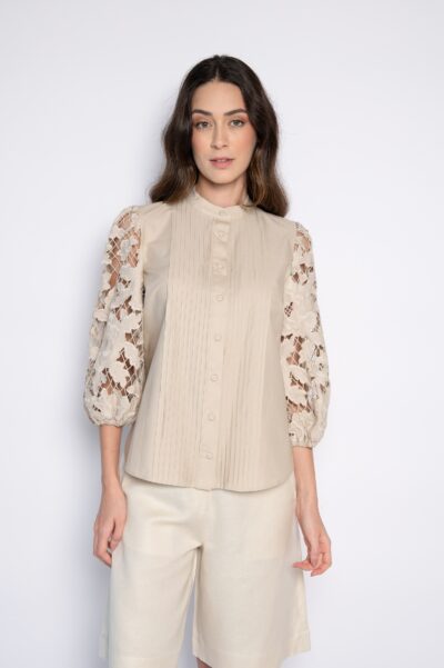 Camisa com Mangas Bordadas e Nervuras Frontais Bege - Zilda