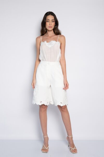 Bermuda bordada botão e zíper frontal off white - Márcia
