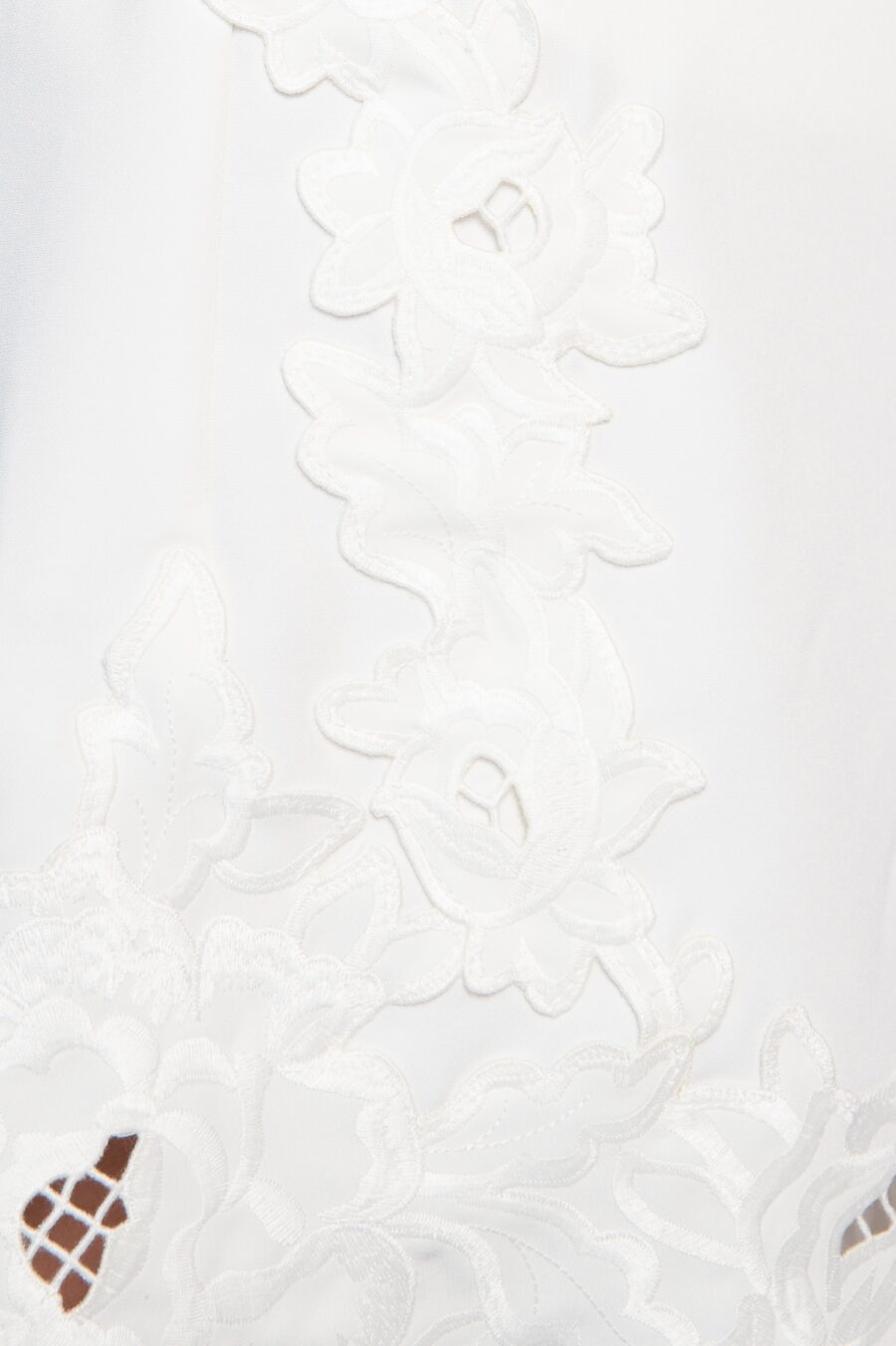 Bermuda bordada botão e zíper frontal off white - Márcia - Imagem 4