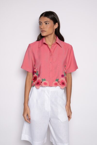 Camisa Cropped com Bordado na Barra Rosa - Karen