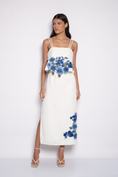 Saia midi reta com fendas laterais bordada off white/azul - Melissa