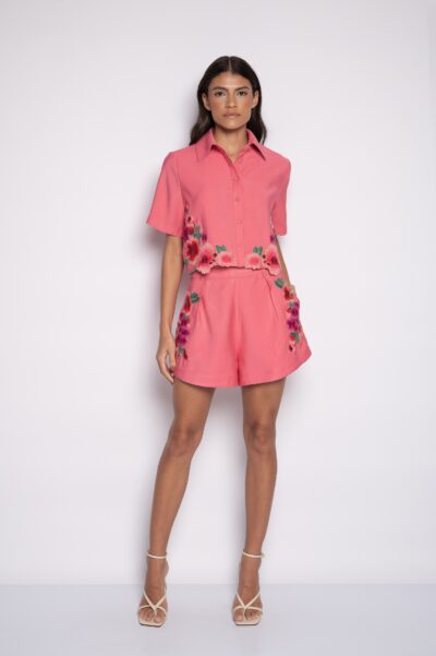 Camisa Cropped com Bordado na Barra Rosa - Karen