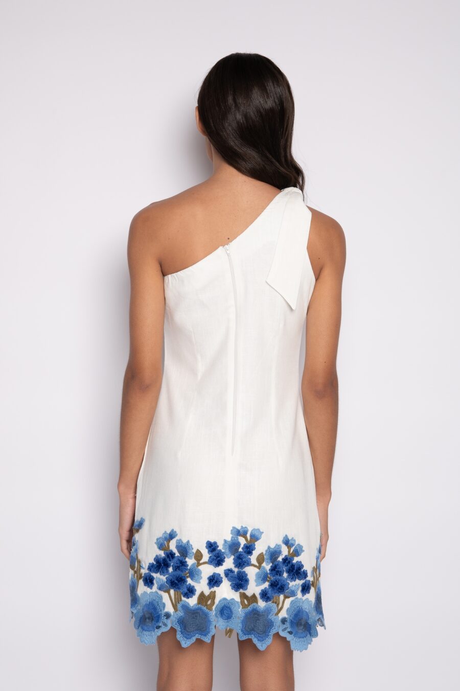 Vestido curto bordado ombro só off white/azul - Edith - Imagem 5
