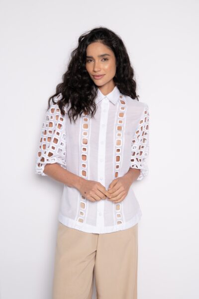 Camisa bordada com mangas bufantes 3/4 e abotoamento frontal Off White - Duda