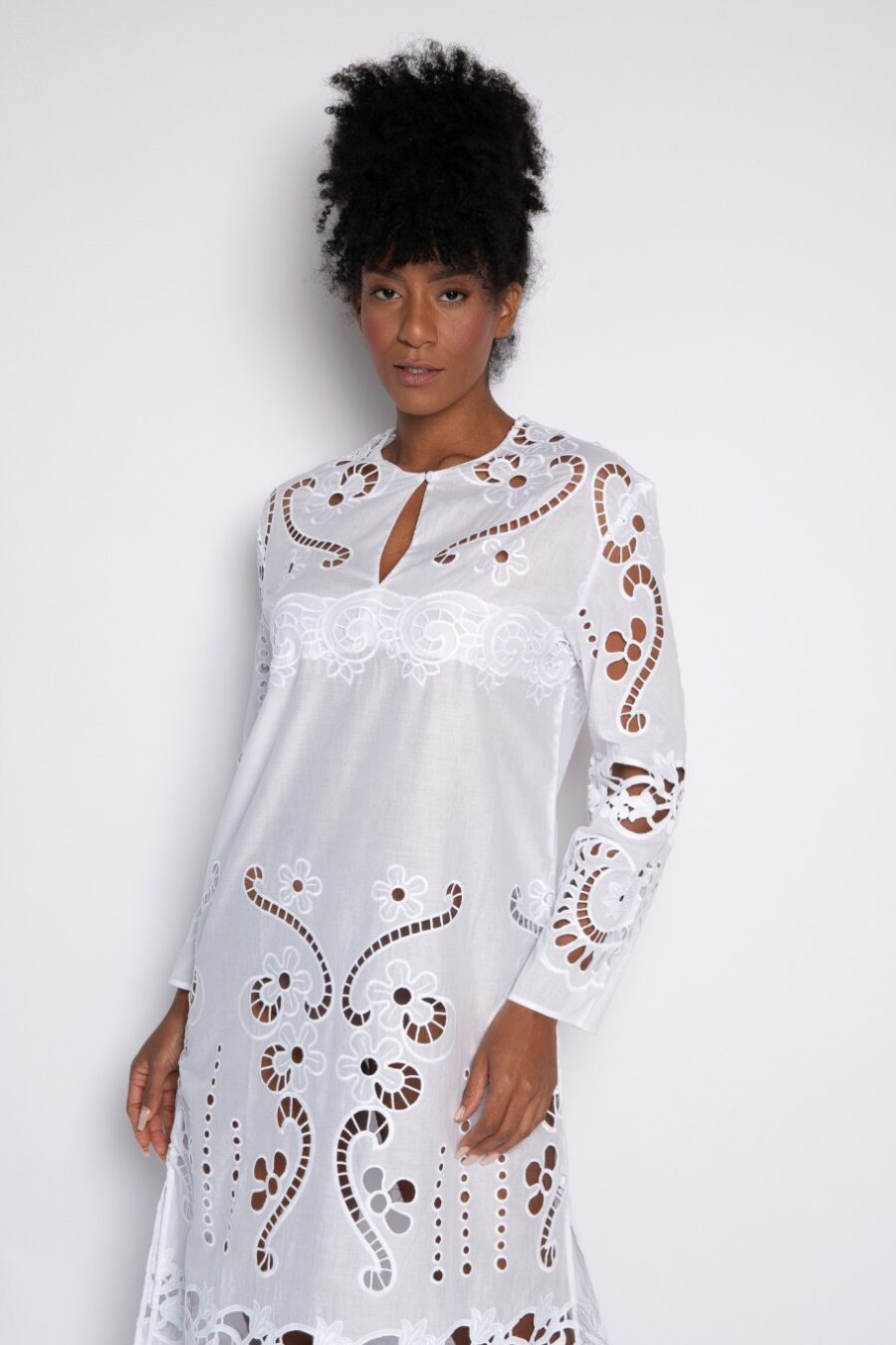 Vestido Longo Bordado Vazado Branco - Tereza - Imagem 3