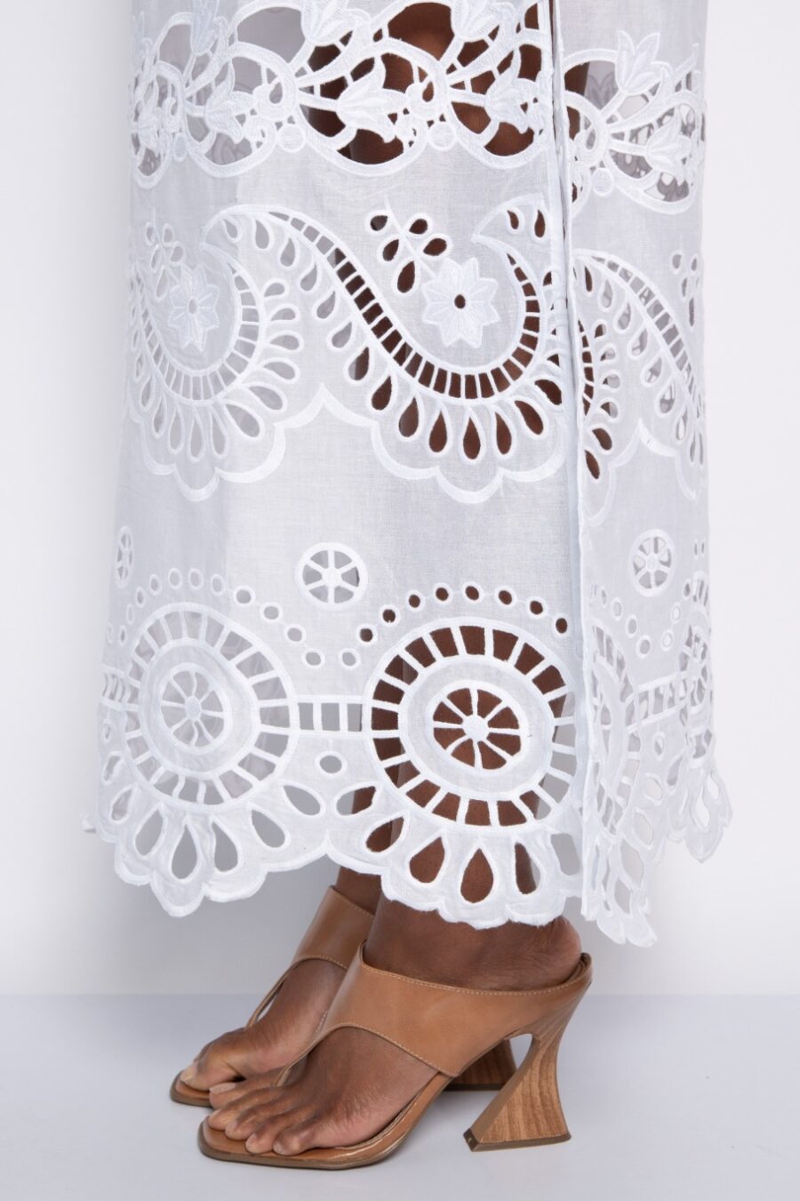 Vestido Longo Bordado Vazado Branco - Tereza - Imagem 4