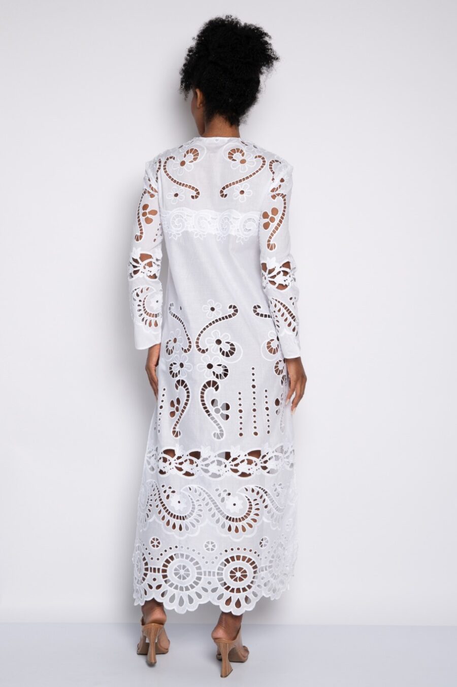 Vestido Longo Bordado Vazado Branco - Tereza - Imagem 5