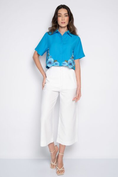 Camisa Cropped com Bordado na Barra Azul - Karen
