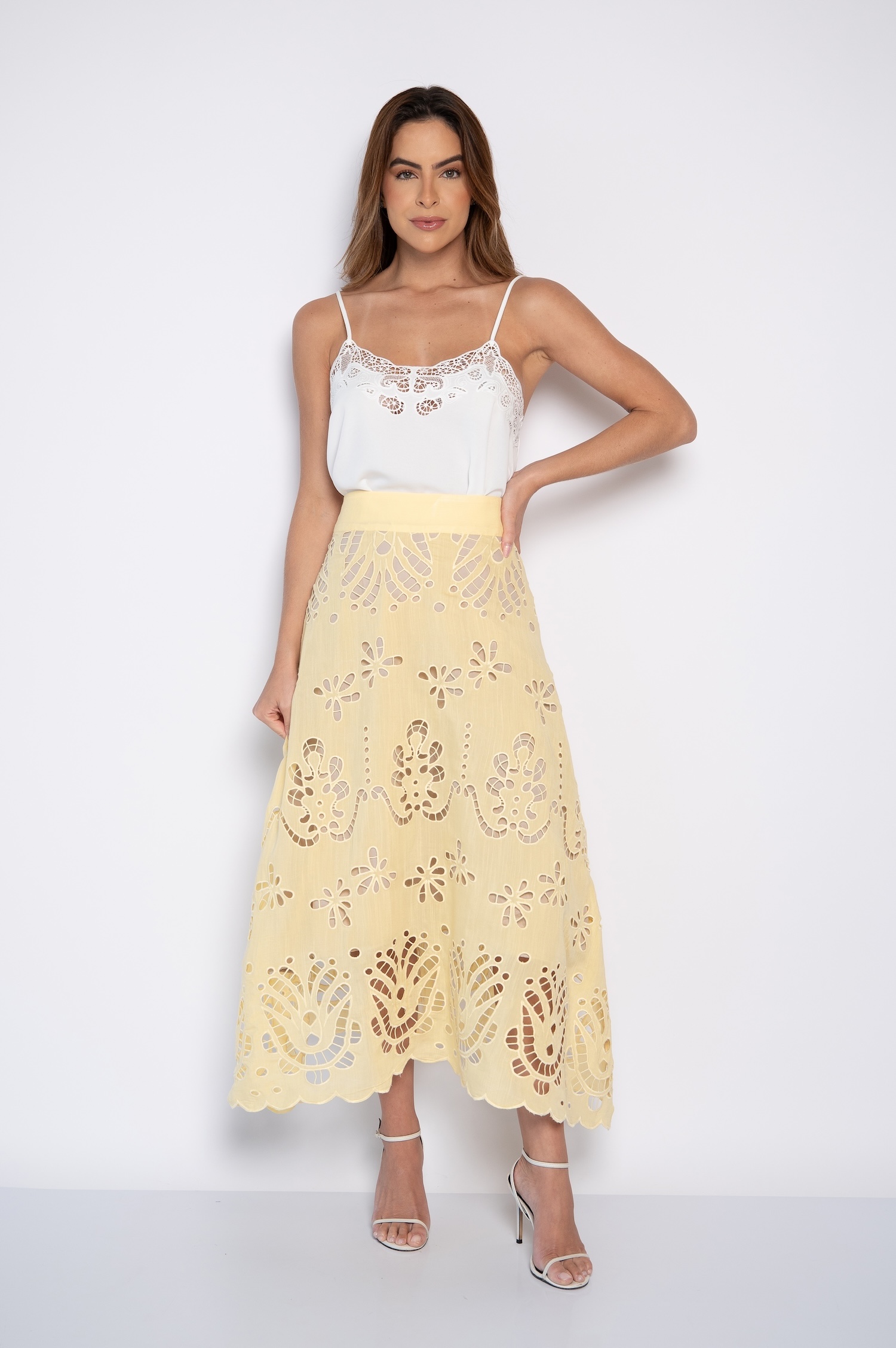Saia Midi Bordada Amarela - Célia