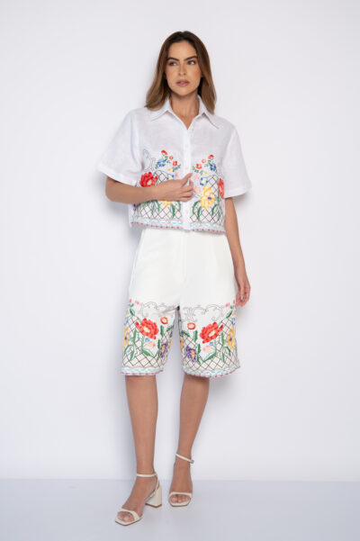 Camisa Cropped Bordada Mini Florais 100% linho Branca - Bianca
