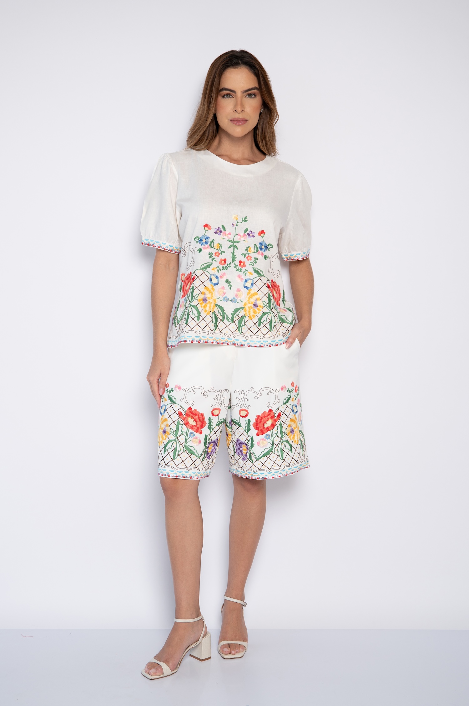 Blusa manga curta bordado mini florais off white - Samara