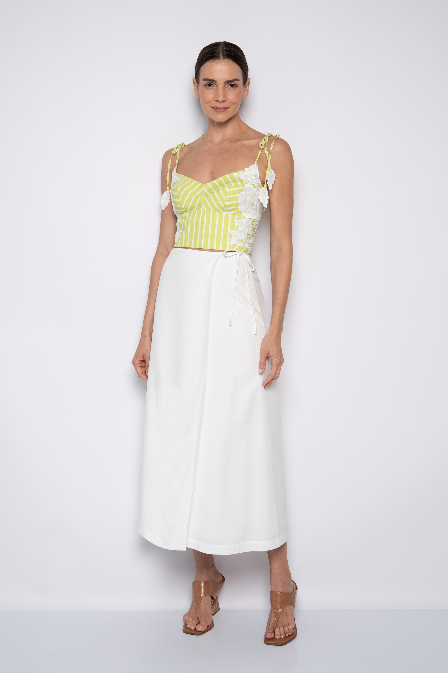 Cropped de listras bordado com amarração verde - Jana - Imagem 2