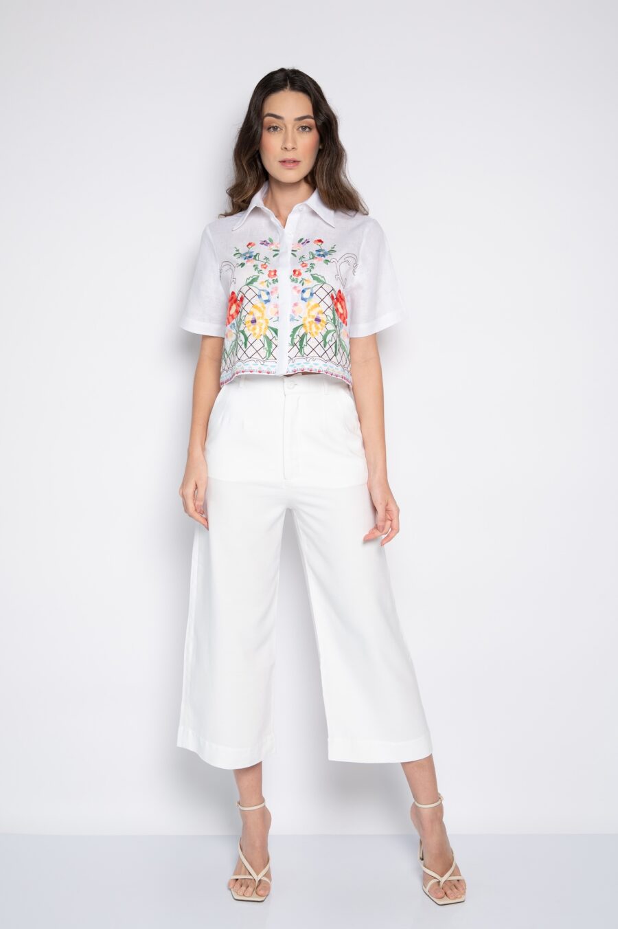 Camisa Cropped Bordada Mini Florais 100% linho Branca - Bianca - Imagem 2