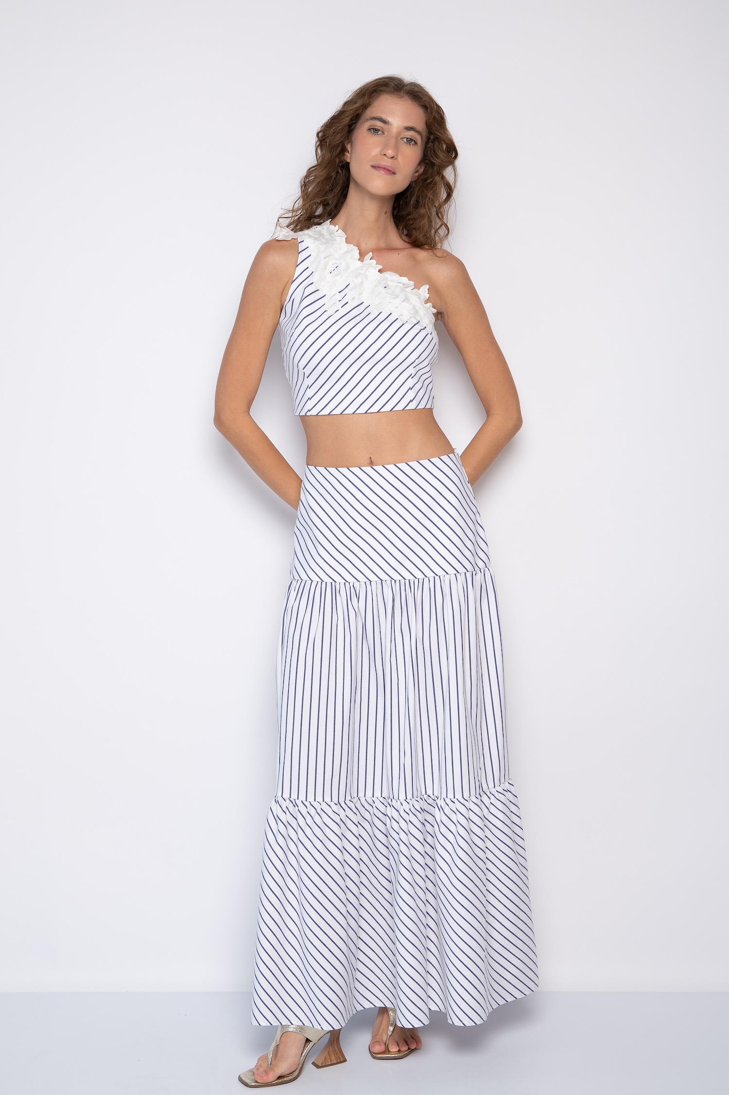 Top de Listras  Bordado Um Ombro Só Branco/Azul - Elizabeth - Imagem 3