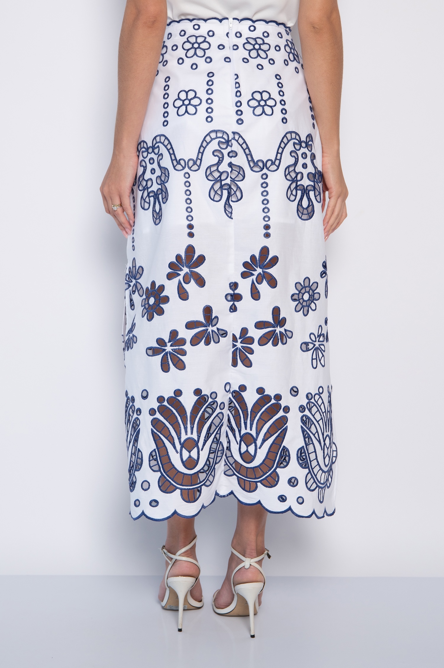 Saia Midi Bordada com Fendas Laterais Branco/Azul - Gabriela - Imagem 5