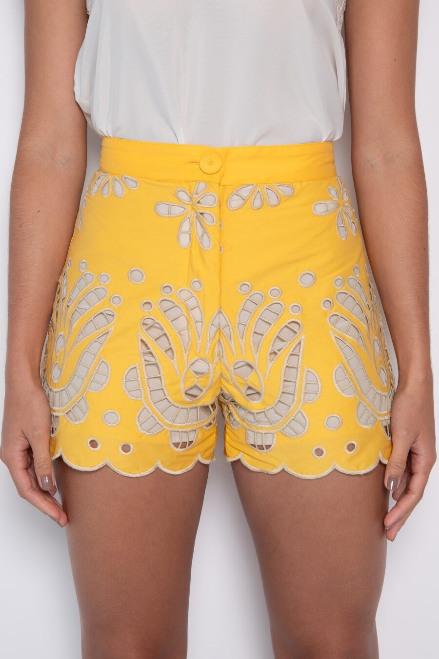 Short Curto Bordado Amarelo - Nete - Imagem 3