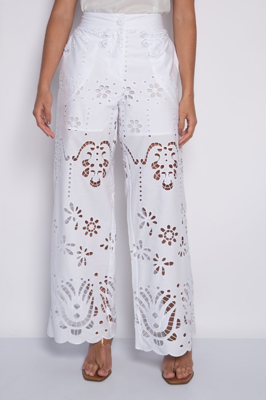 Calça Pantalona Bordada Branca - Lorena - Imagem 3