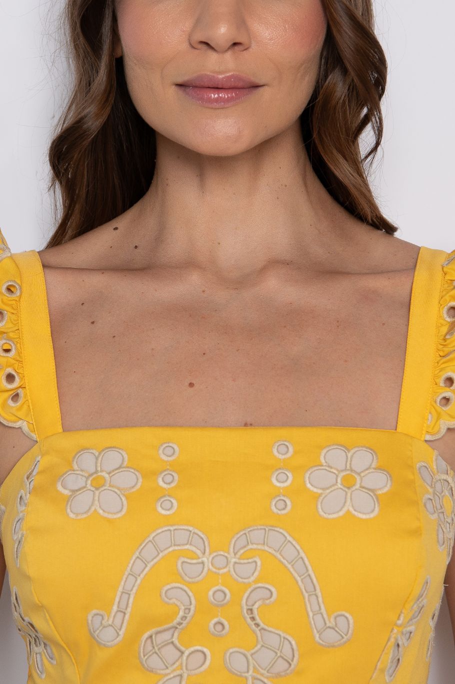 Short Curto Bordado Amarelo - Nete - Imagem 5