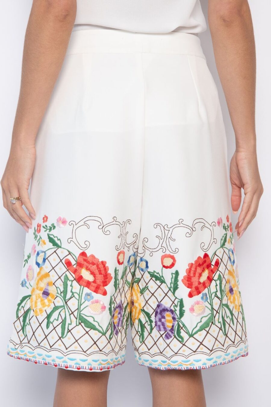 Bermuda Bordada Mini Florais Off White - Mônica - Imagem 5