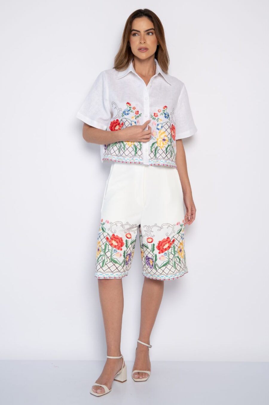 Bermuda Bordada Mini Florais Off White - Mônica - Imagem 2