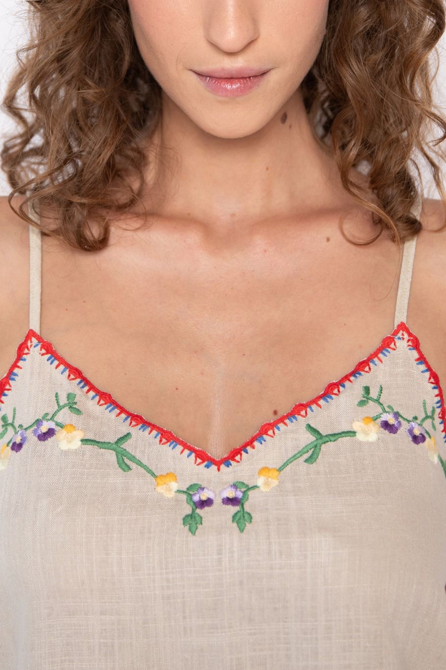 Blusa de alça com mini bordados florais bege - Nina - Imagem 3